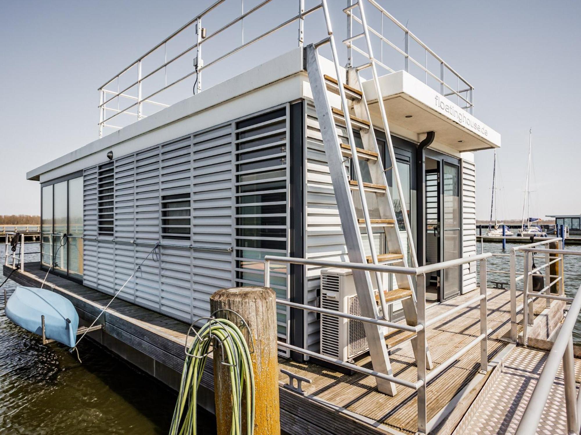 Hausboot Floating House In Ribnitz-Damgarten Otel Dış mekan fotoğraf