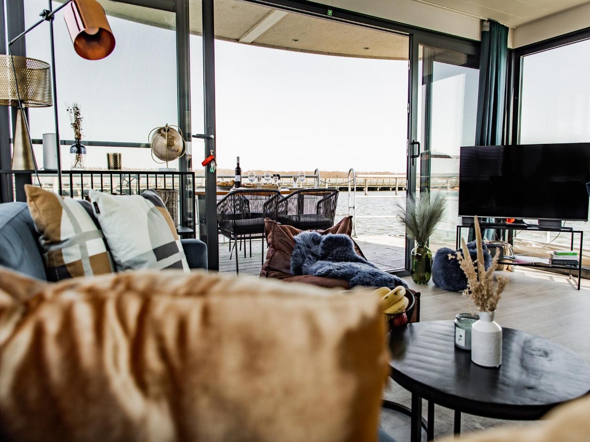 Hausboot Floating House In Ribnitz-Damgarten Otel Dış mekan fotoğraf